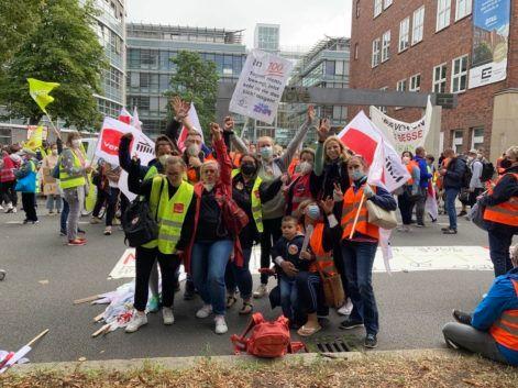 Alt-text is missing.