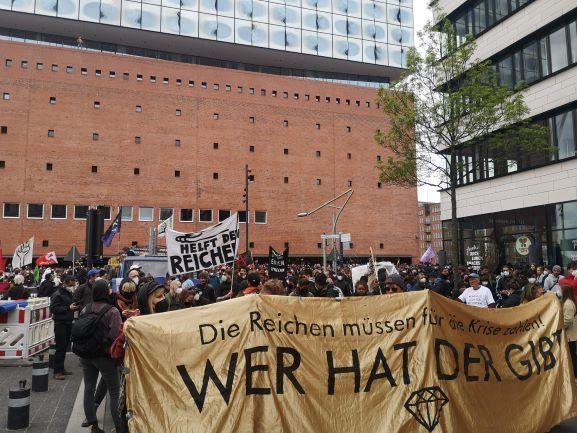 Alt-text is missing.