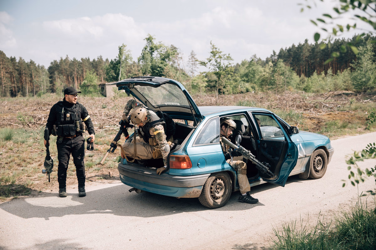 Einige »Übungsgelände« wie dieses in Brożek verfügen über einen eigenen Fuhrpark mit zivilen und militärischen Fahrzeugen.
