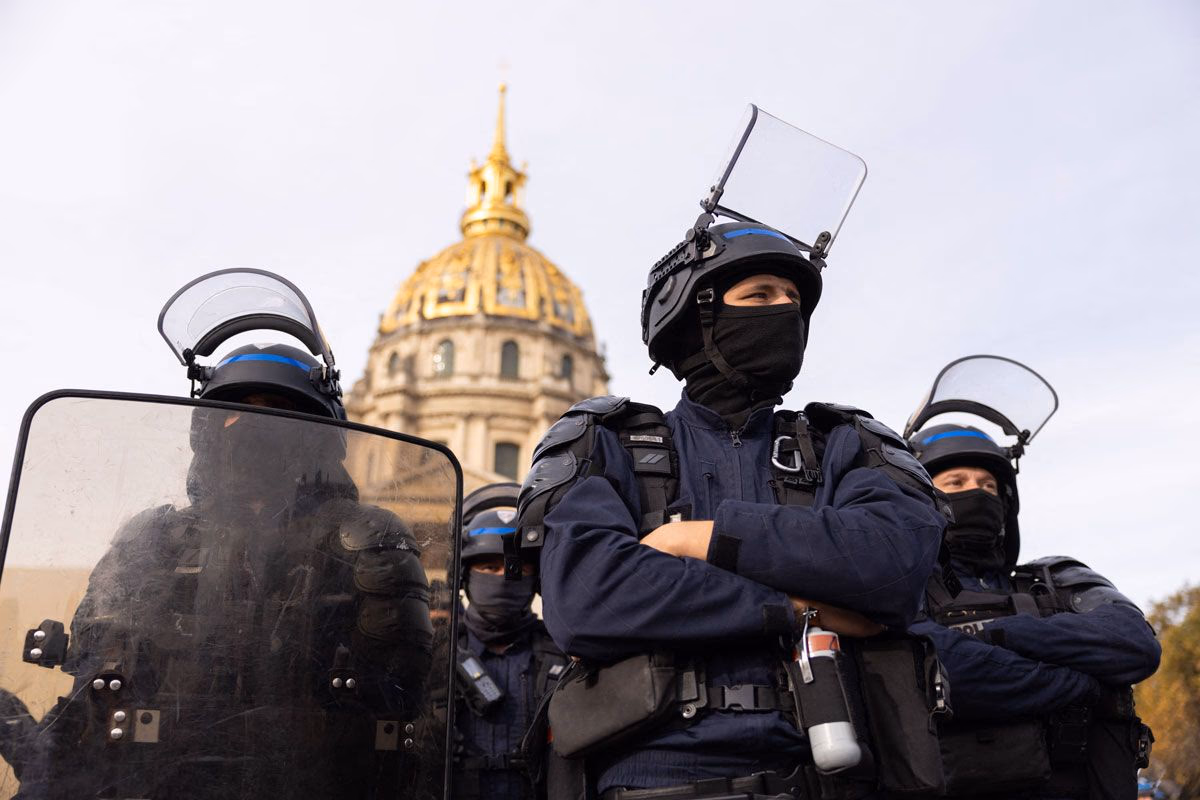 Polizeikräfte während einer Demonstration in Paris anlässlich des landesweiten Streiktages am 2. Oktober 2025