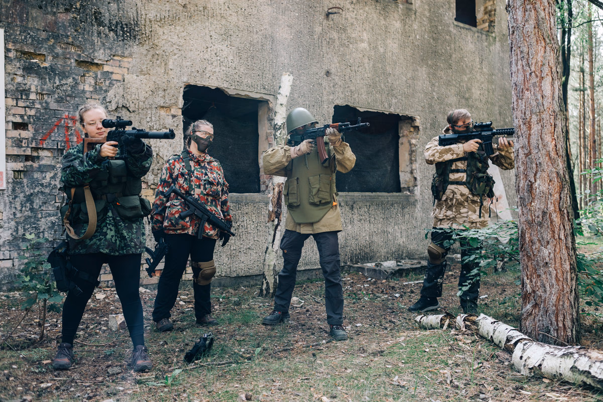 Airsoft-Spieltag »Ölkrise«, organisiert vom Team »Lusatian Lupus« auf dem »Battleground Paintball« in Brożek