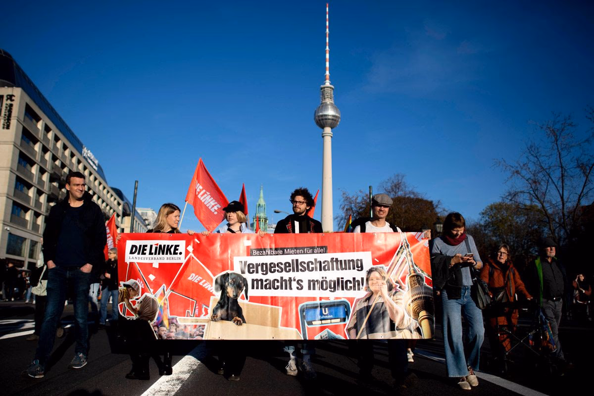 LINKE-Aktivist*innen auf der Umverteilen-Demo im November 2022 in Berlin