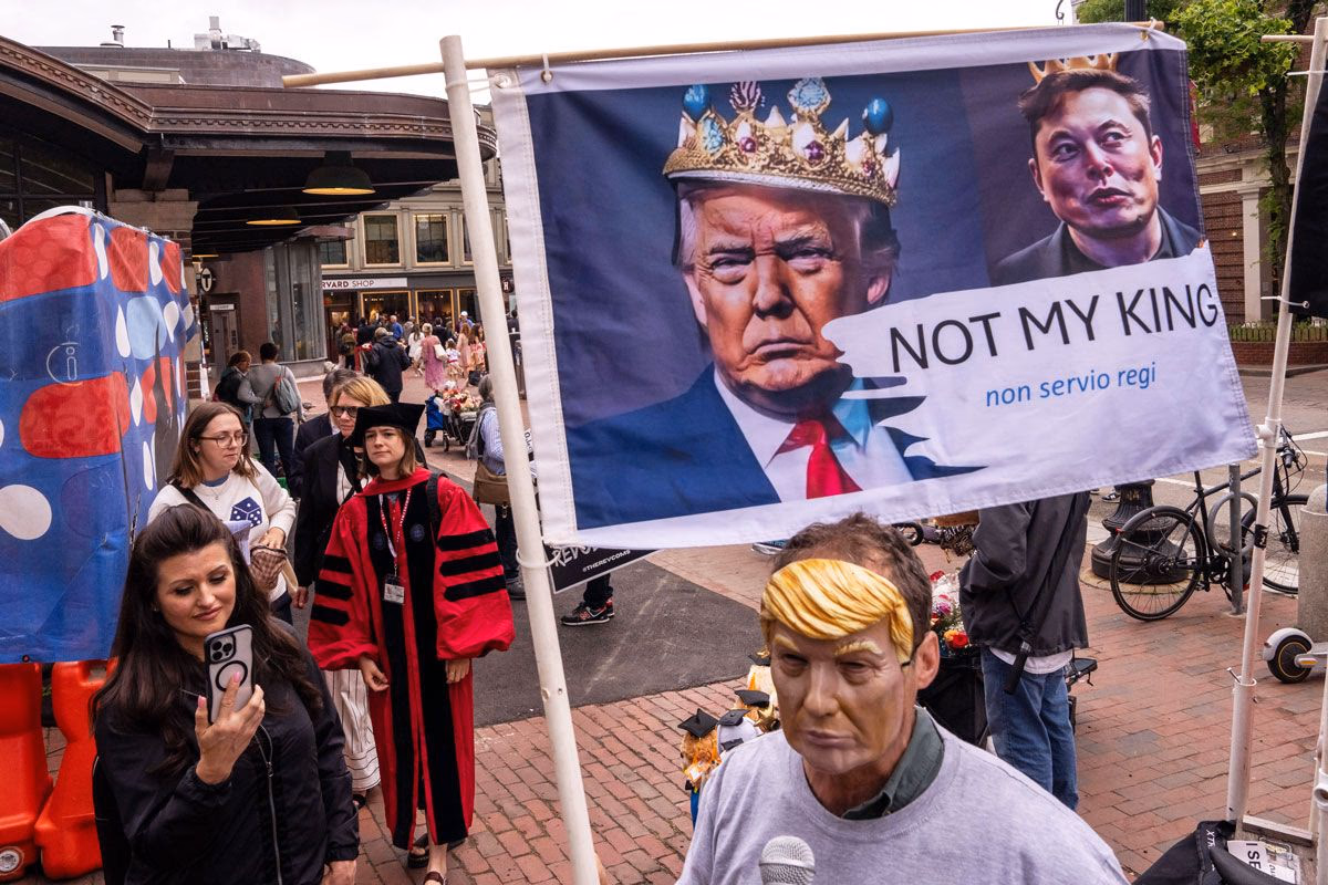 Proteste gegen Trump bei der Abschlussfeier der Harvard University in Cambridge, Massachusetts, USA, am 29. Mai 2025