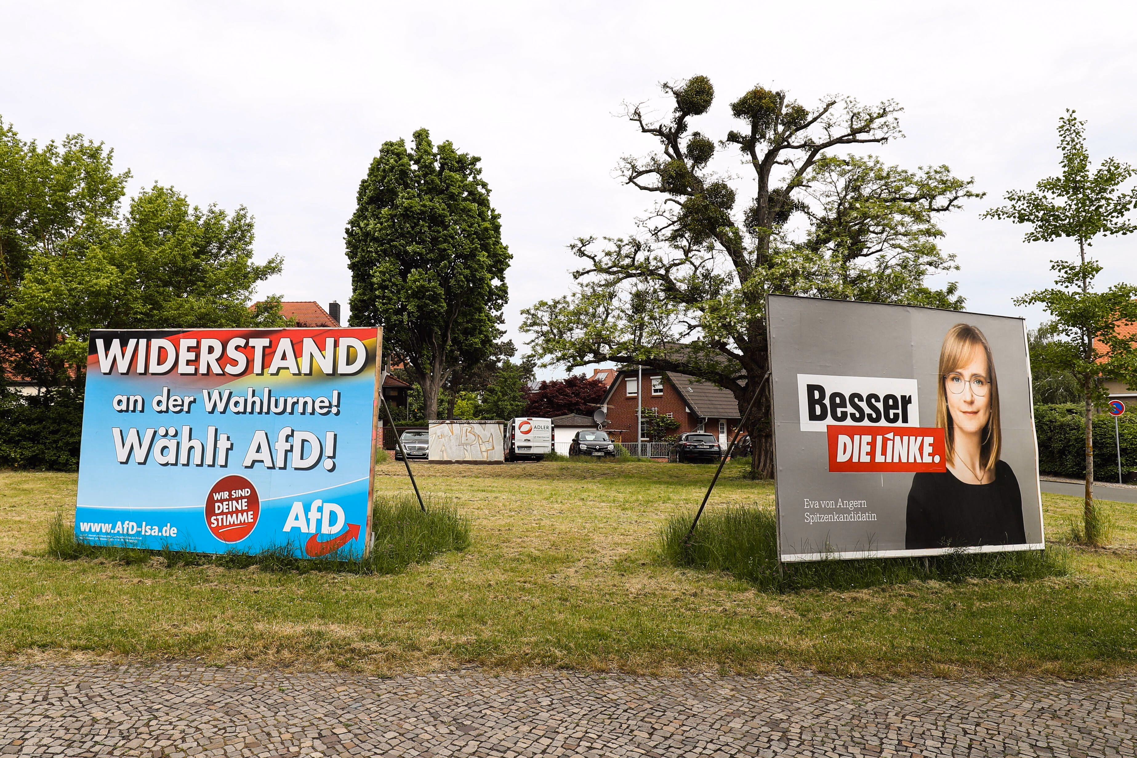Wahlplakate in Magedeburg vor den letzten Landtagswahlen in Sachen-Anhalt. Nach aktuellen Umfragen ist die AfD mittlerweile mit Abstand stärkste Partei in dem ostdeutschen Bundesland.