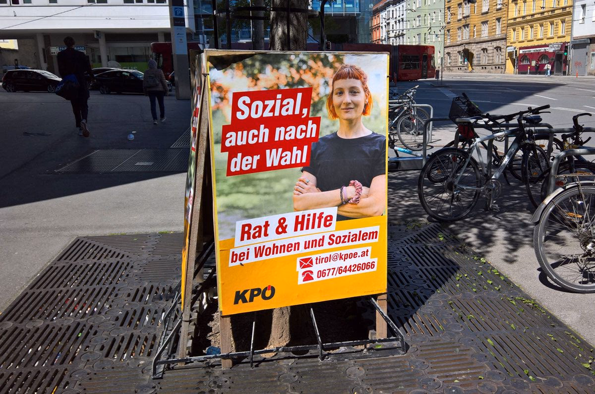 Wahlplakat der KPÖ-Partei in Innsbruck, Tirol, mit Pia Maria Elisabeth Tomedi. Die studierte Sozialarbeiterin und Soziologin ist Landessprecherin der KPÖ Tirol und seit der Gemeinderats- und Bürgermeisterwahl in Innsbruck 2024 Gemeinderätin und Klubobfrau.