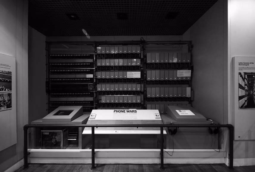 Installation »Phone Wars/Tantalum Memorial« National Science Museum, London (2006), Graham Harwood, Richard Wright, Matsuko Yokokoji